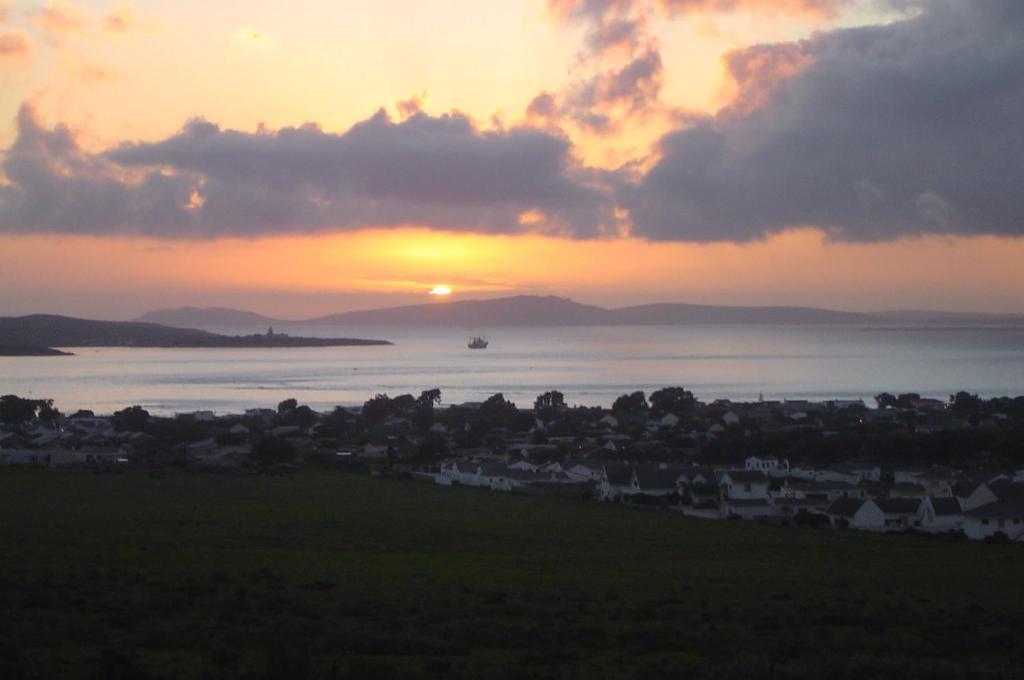 Walking On Water Guest House Langebaan Chambre photo